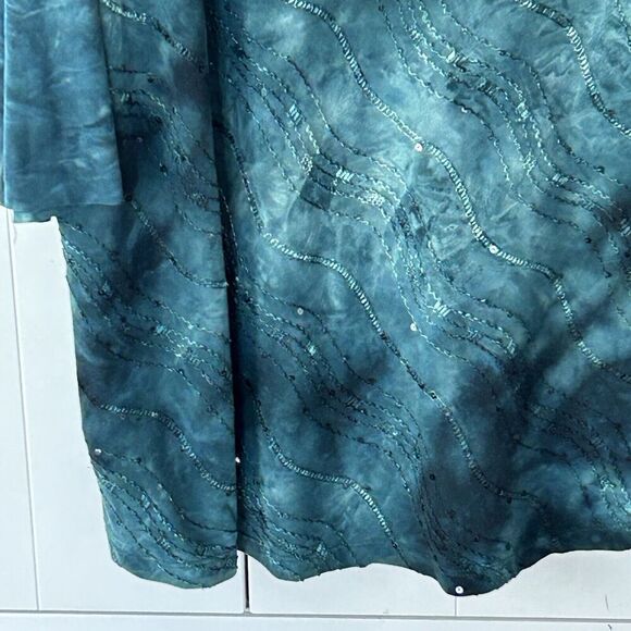 Catherines Top Size 2x Sequin Embroidered Cutout Twist Neckline Tie Dye Print - Picture 3 of 6